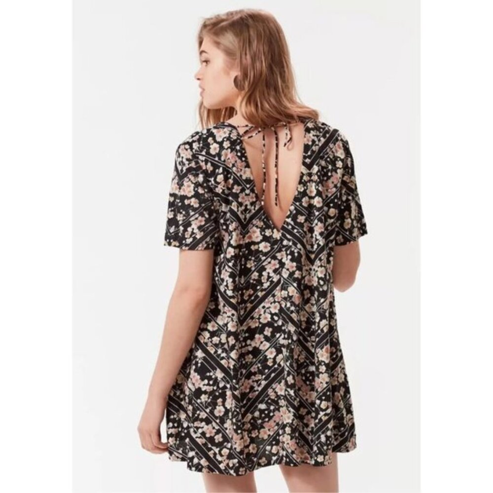 MOTEL Crosena boho festival dress in Cosmic Daisy - Picture 4 of 9